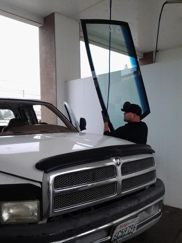 An employee at CGS Auto Glass